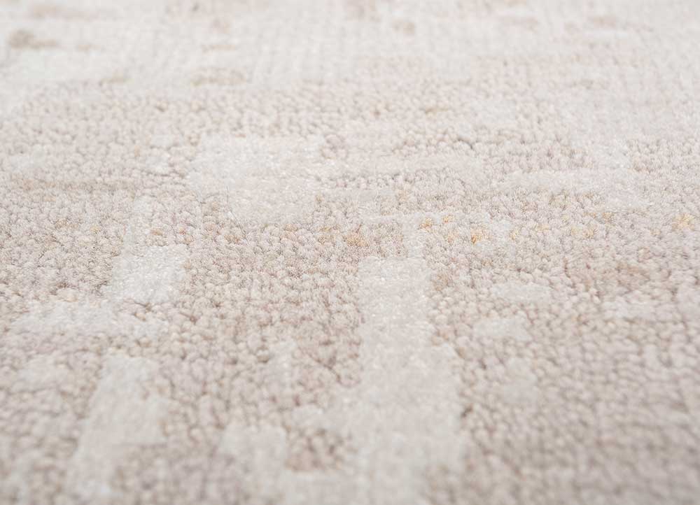 uvenuti ivory wool and bamboo silk Hand Knotted Rug - CloseUp
