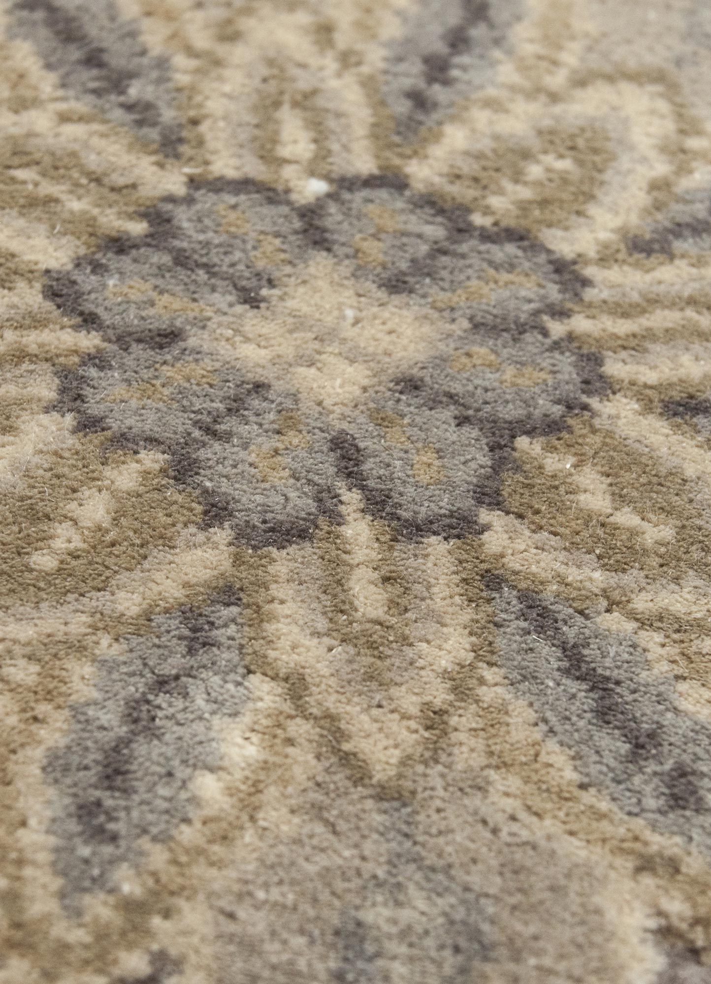 aurora grey and black wool and silk Hand Knotted Rug - CloseUp