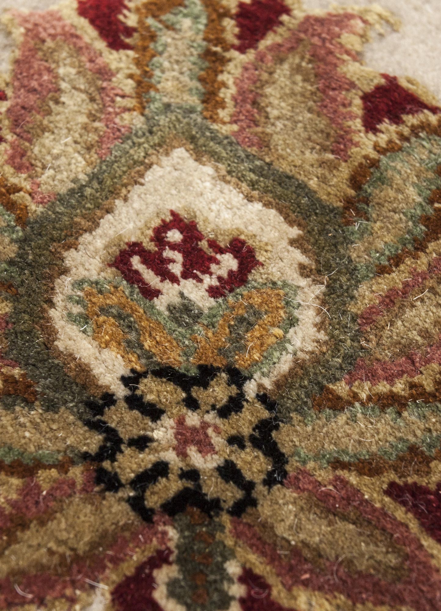 aurora ivory wool and silk Hand Knotted Rug - CloseUp