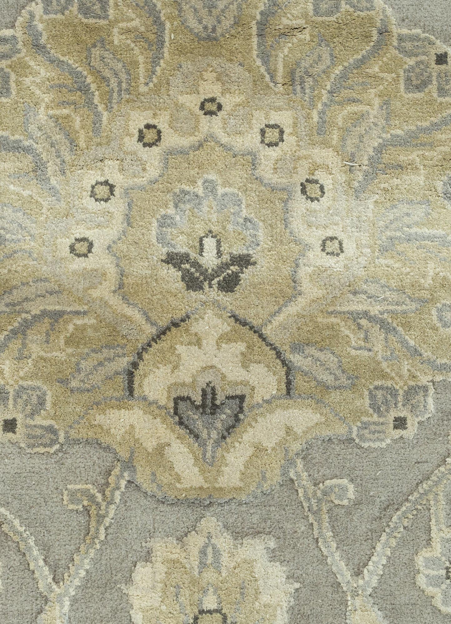 aurora grey and black wool and silk Hand Knotted Rug - CloseUp