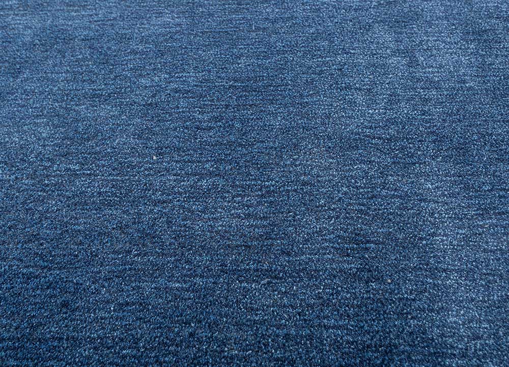 come around blue viscose Hand Tufted Rug - CloseUp