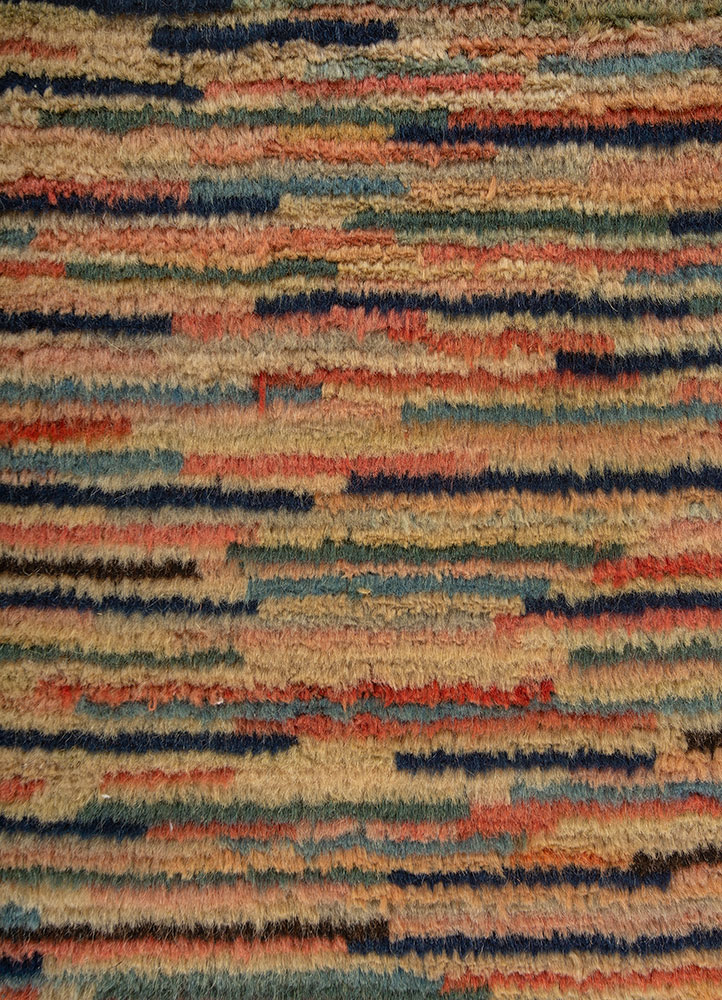 vintage gold wool Hand Knotted Rug - CloseUp