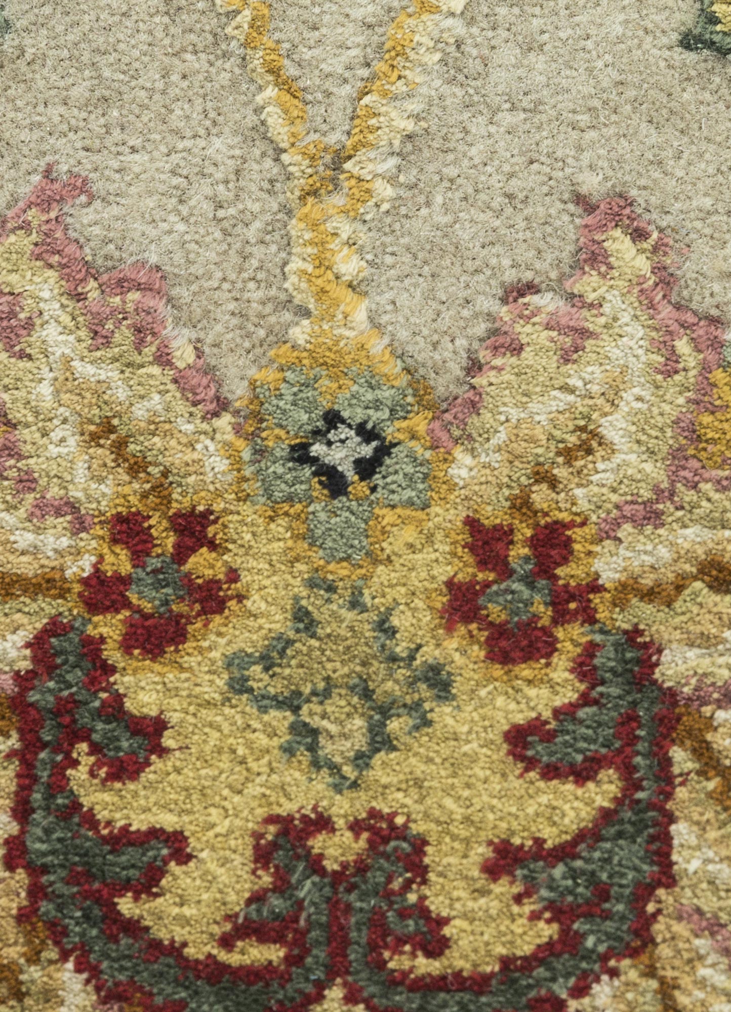 aurora ivory wool and silk Hand Knotted Rug - CloseUp