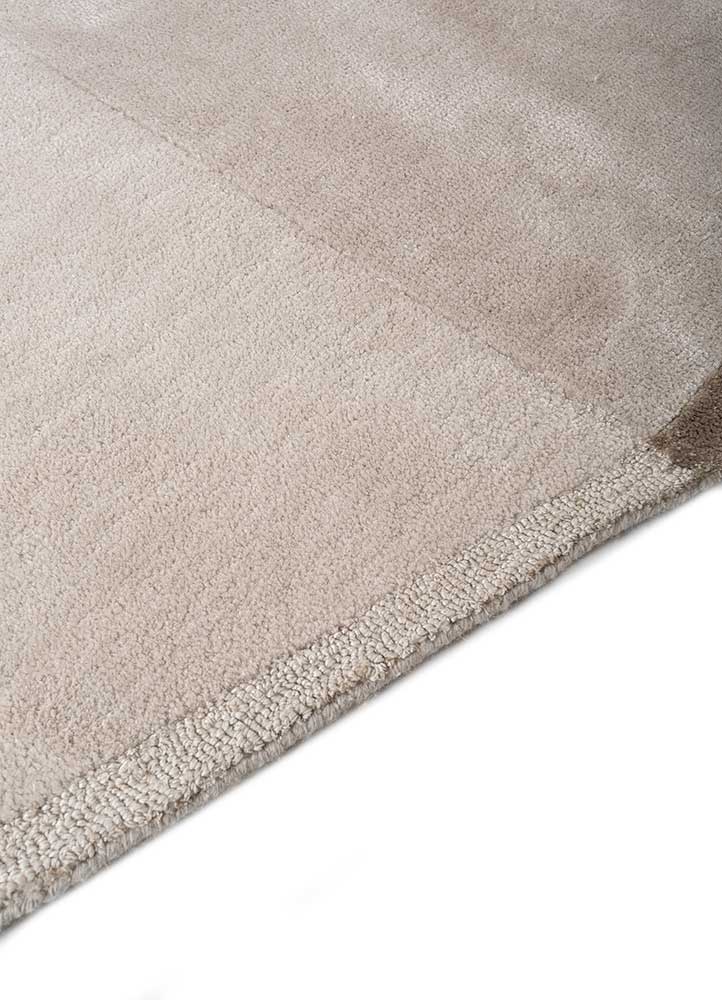 come around ivory wool and viscose Hand Tufted Rug - Corner