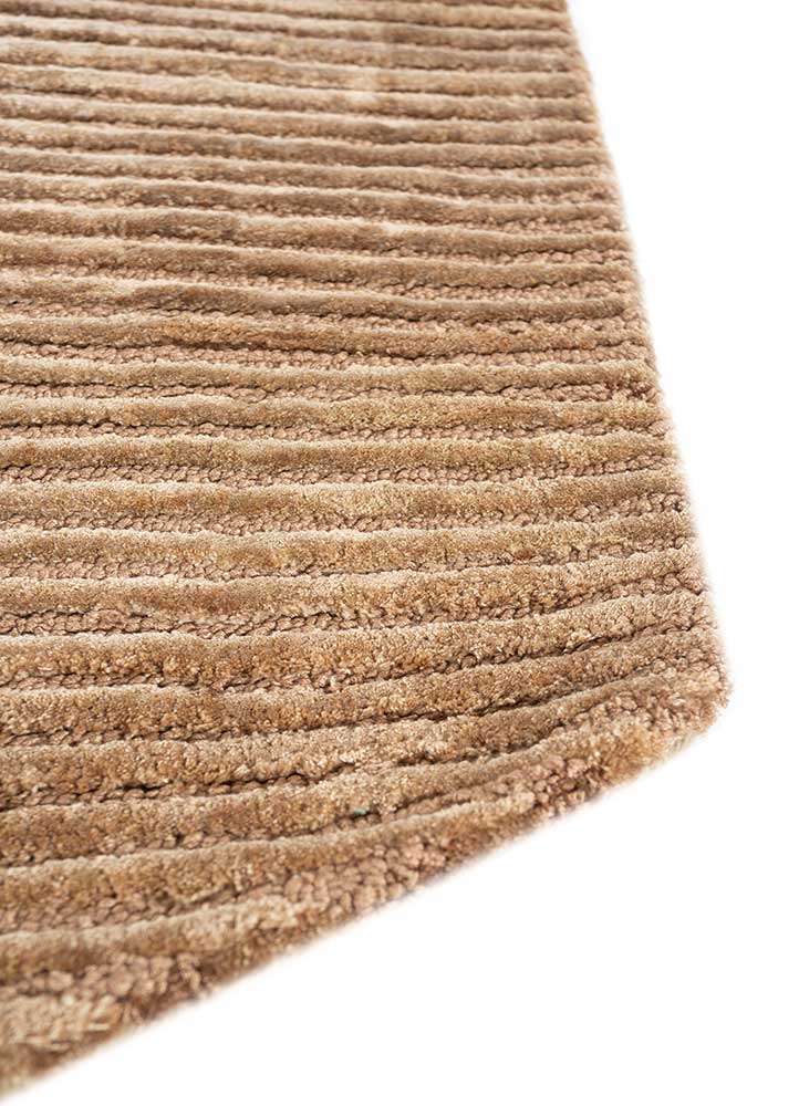 come around gold wool and viscose Hand Tufted Rug - Corner