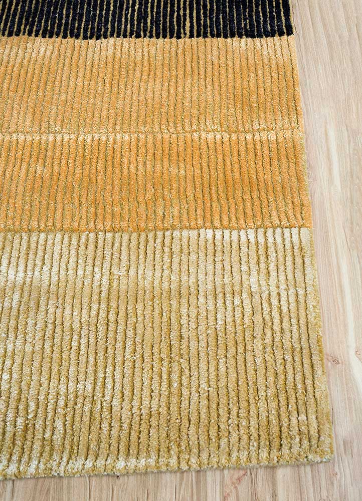 come around gold wool and viscose Hand Tufted Rug - Corner