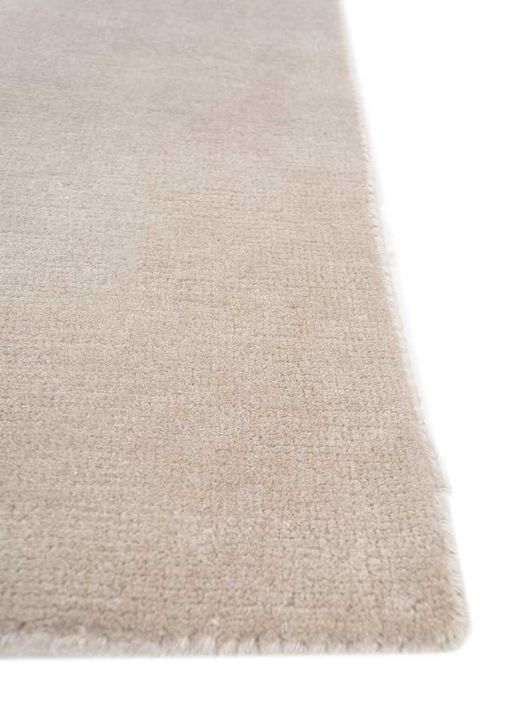 sthir ivory wool Hand Knotted Rug - Corner