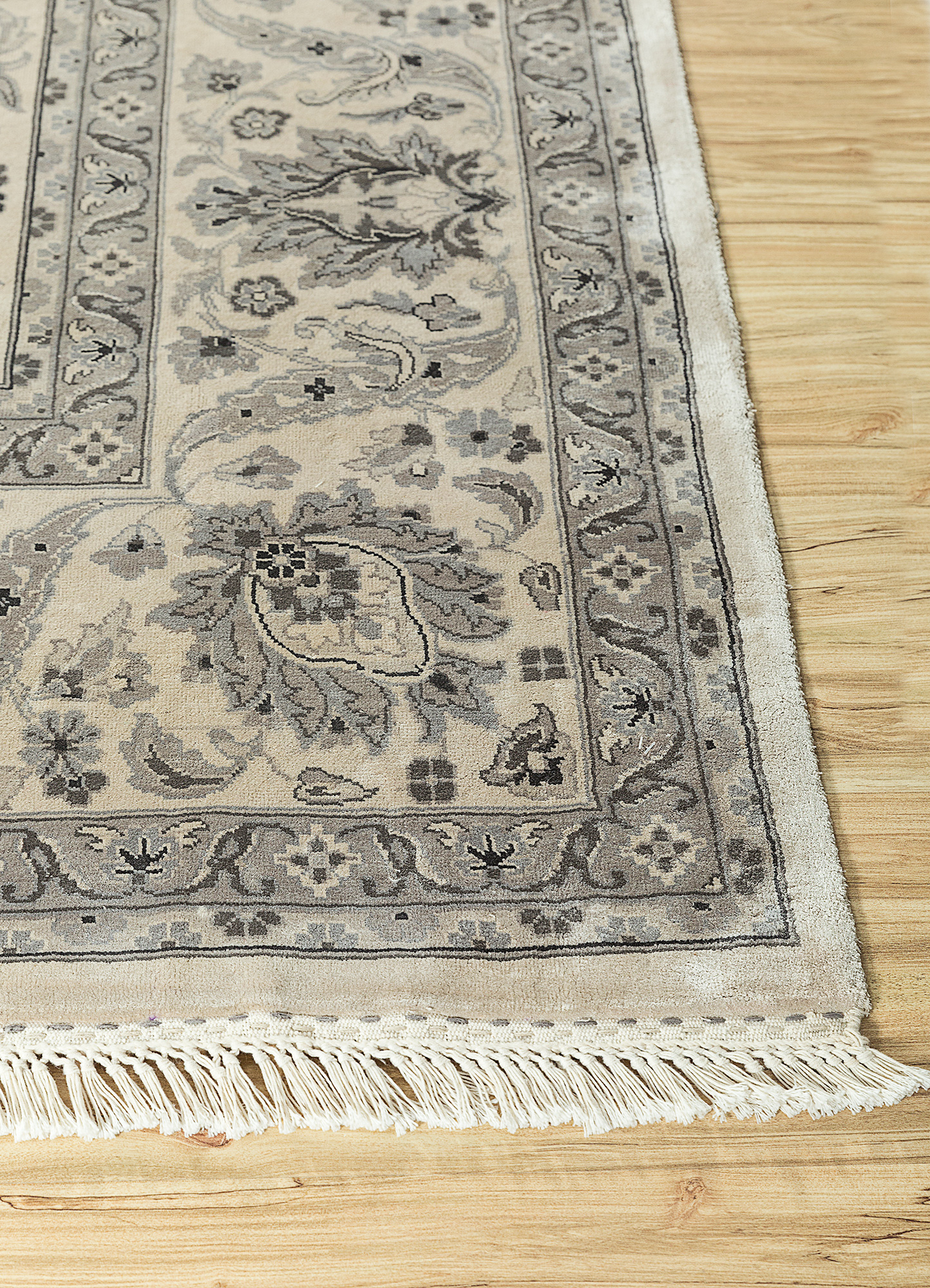 aurora ivory silk Hand Knotted Rug - Corner