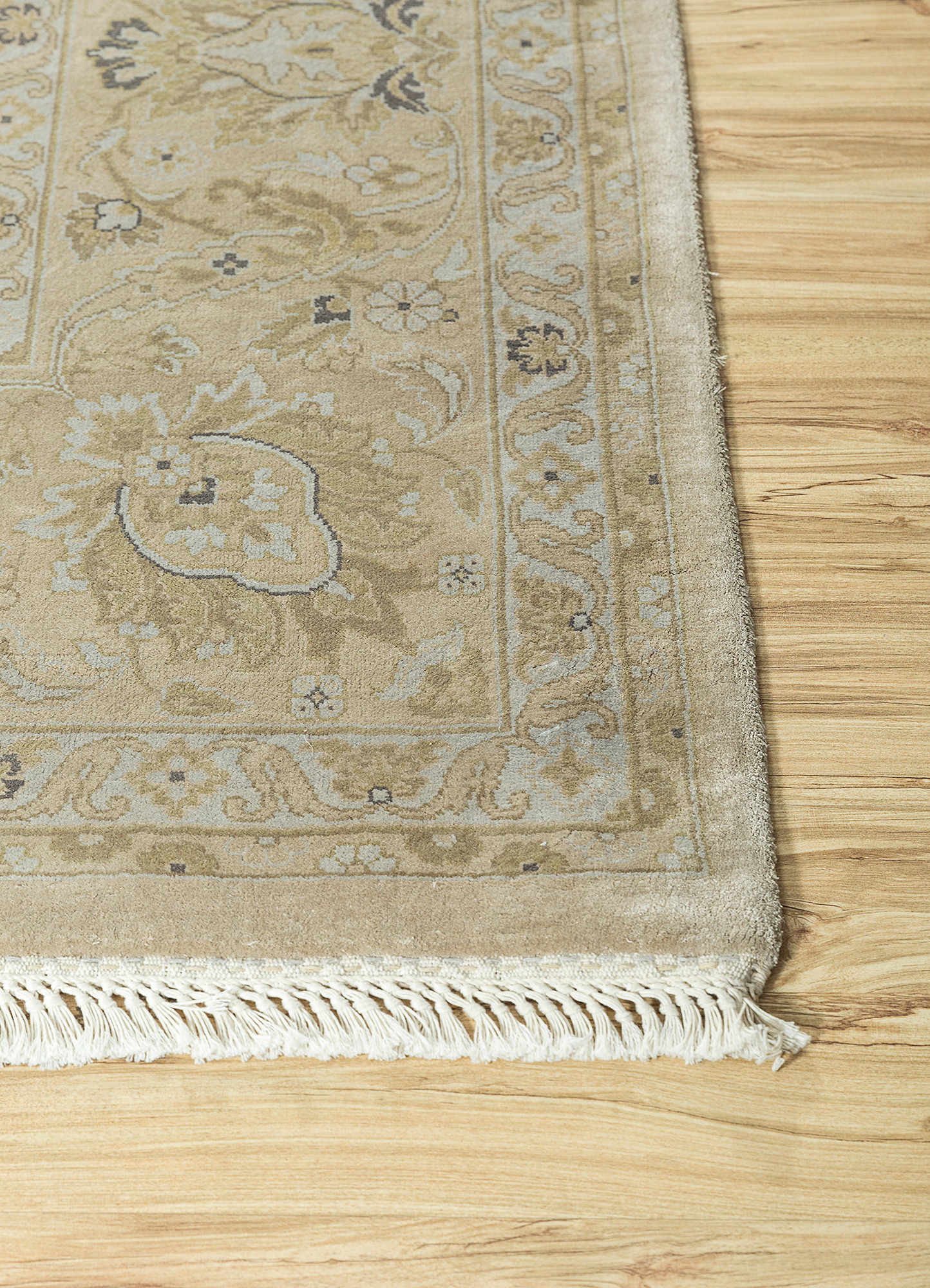 aurora ivory silk Hand Knotted Rug - Corner