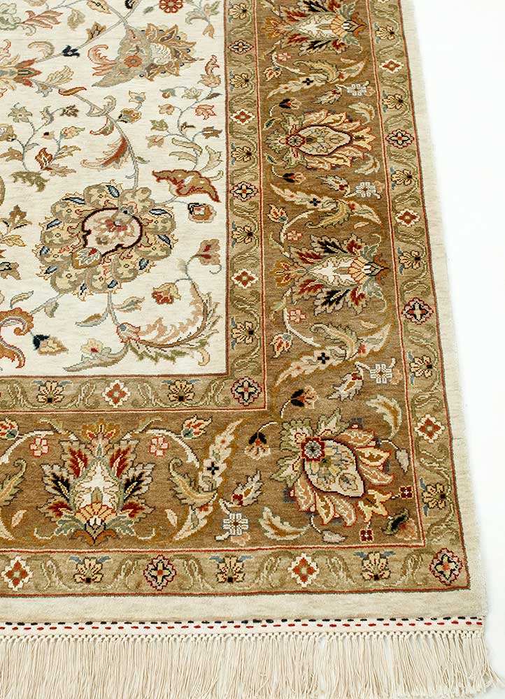 aurora ivory silk Hand Knotted Rug - Corner