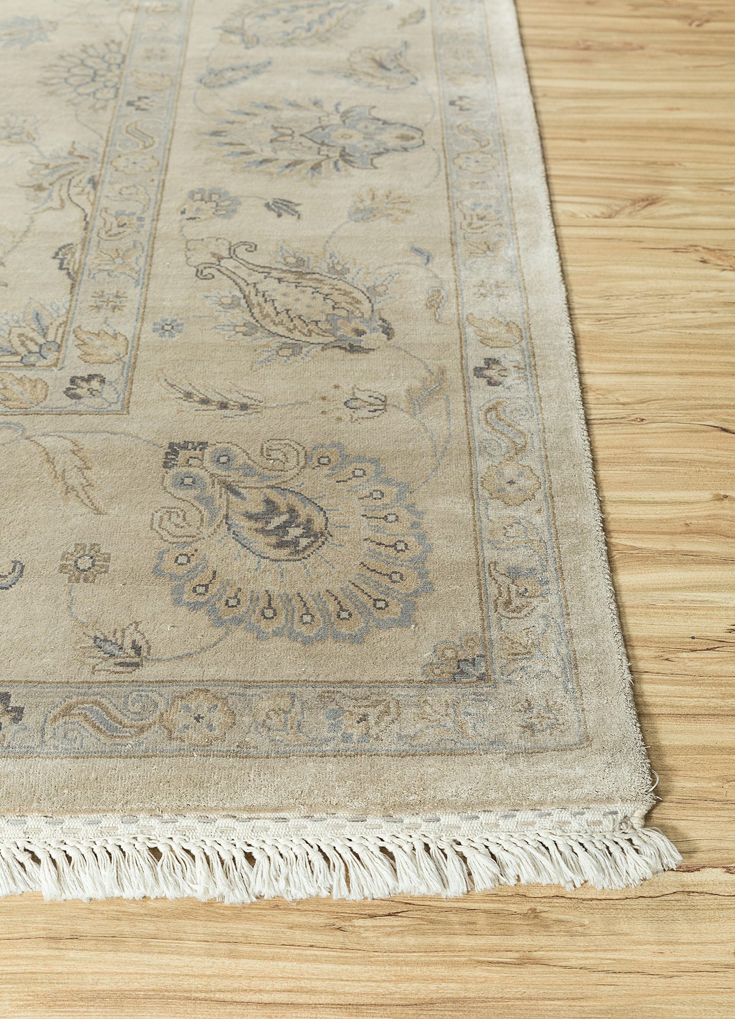 aurora ivory silk Hand Knotted Rug - Corner