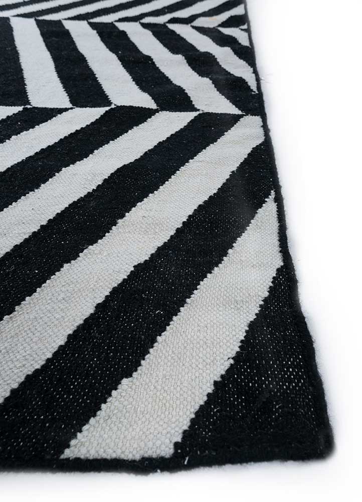 indusbar grey and black wool Flat Weaves Rug - Corner