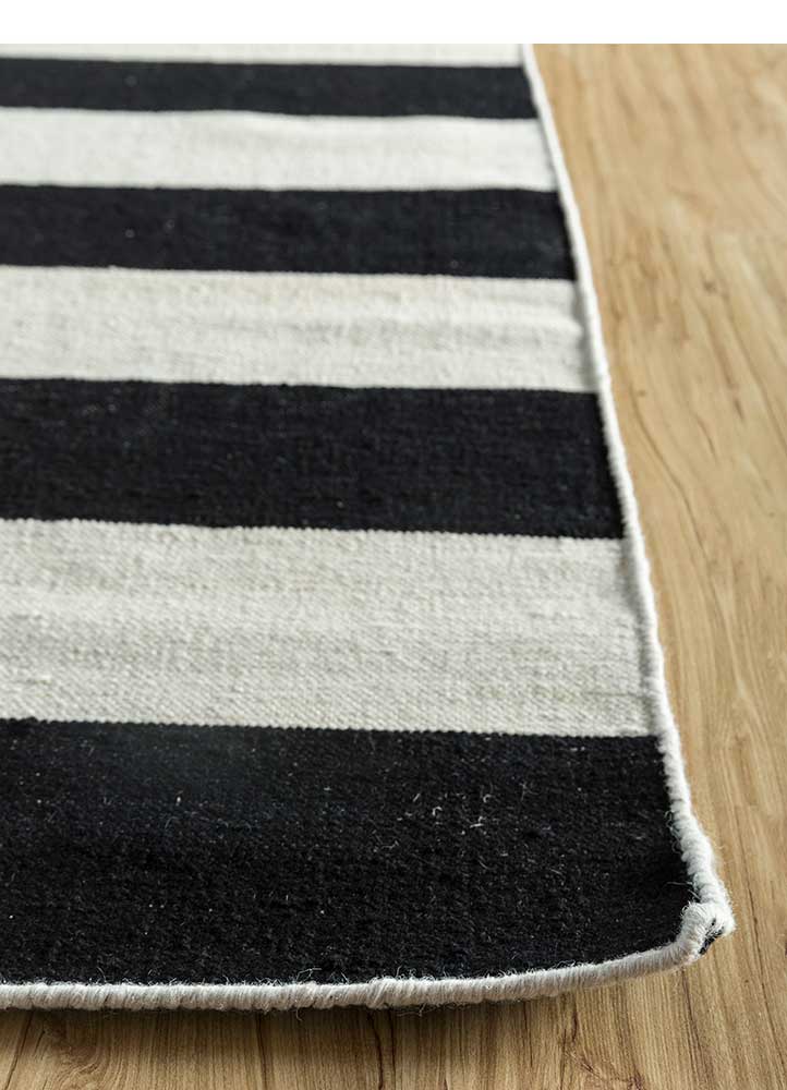 alhambra ivory wool Flat Weaves Rug - Corner
