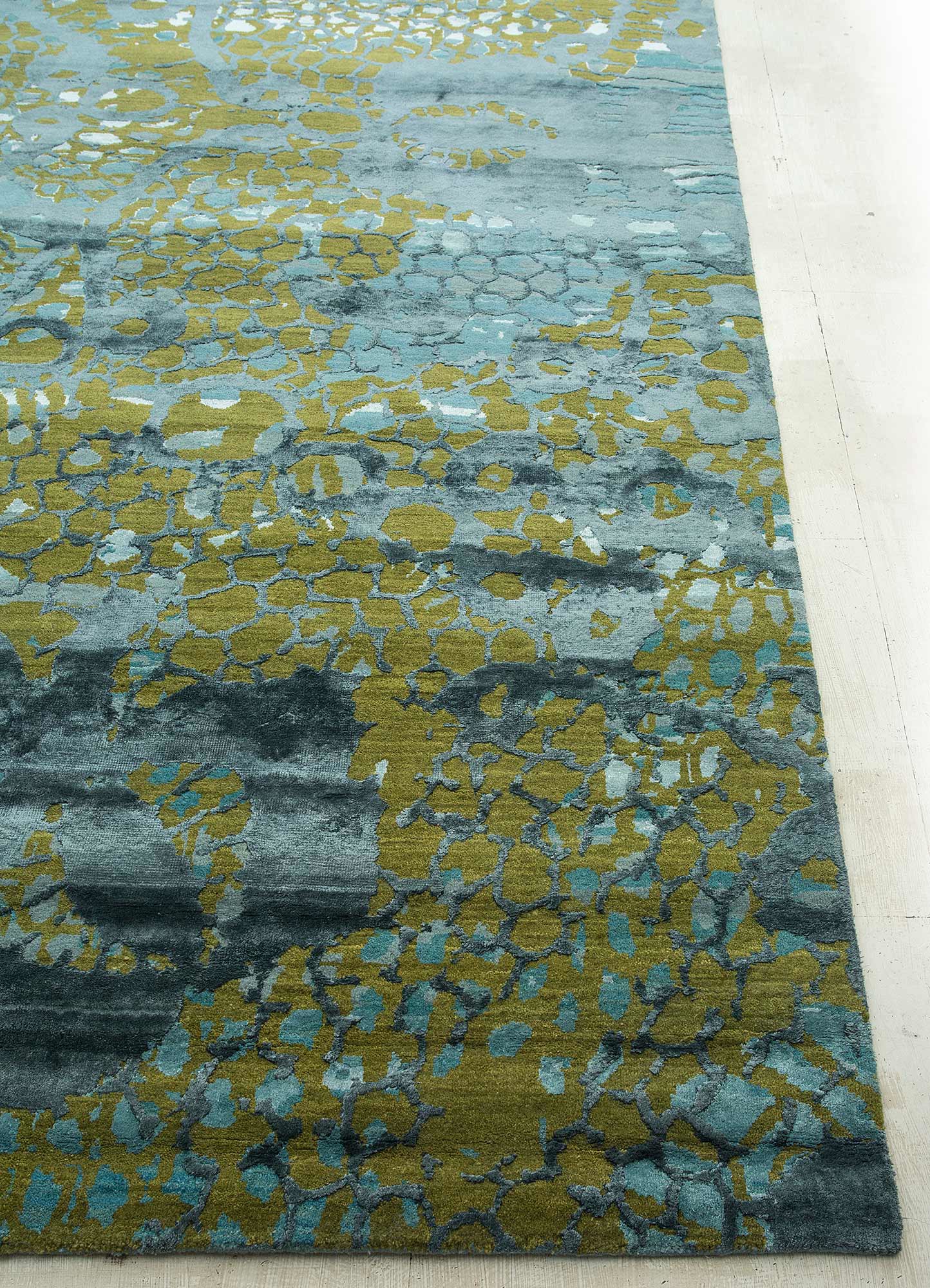 pansy green wool and bamboo silk Hand Knotted Rug - Corner pansy green wool and bamboo silk Hand Knotted Rug - Corner