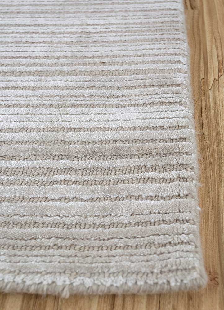 tesoro ivory wool and bamboo silk Hand Loom Rug - Corner