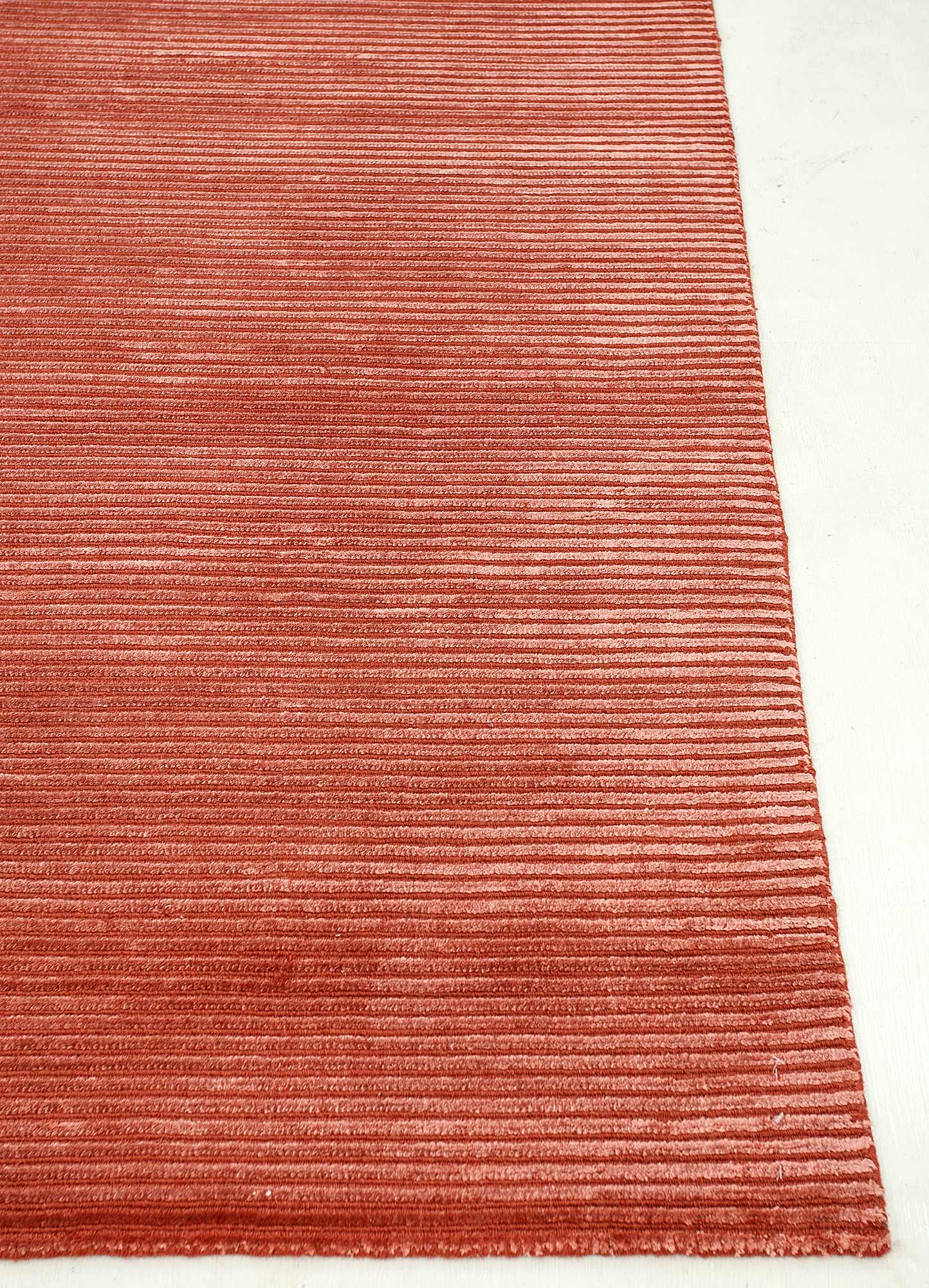 basis red and orange wool and viscose Hand Loom Rug - Corner