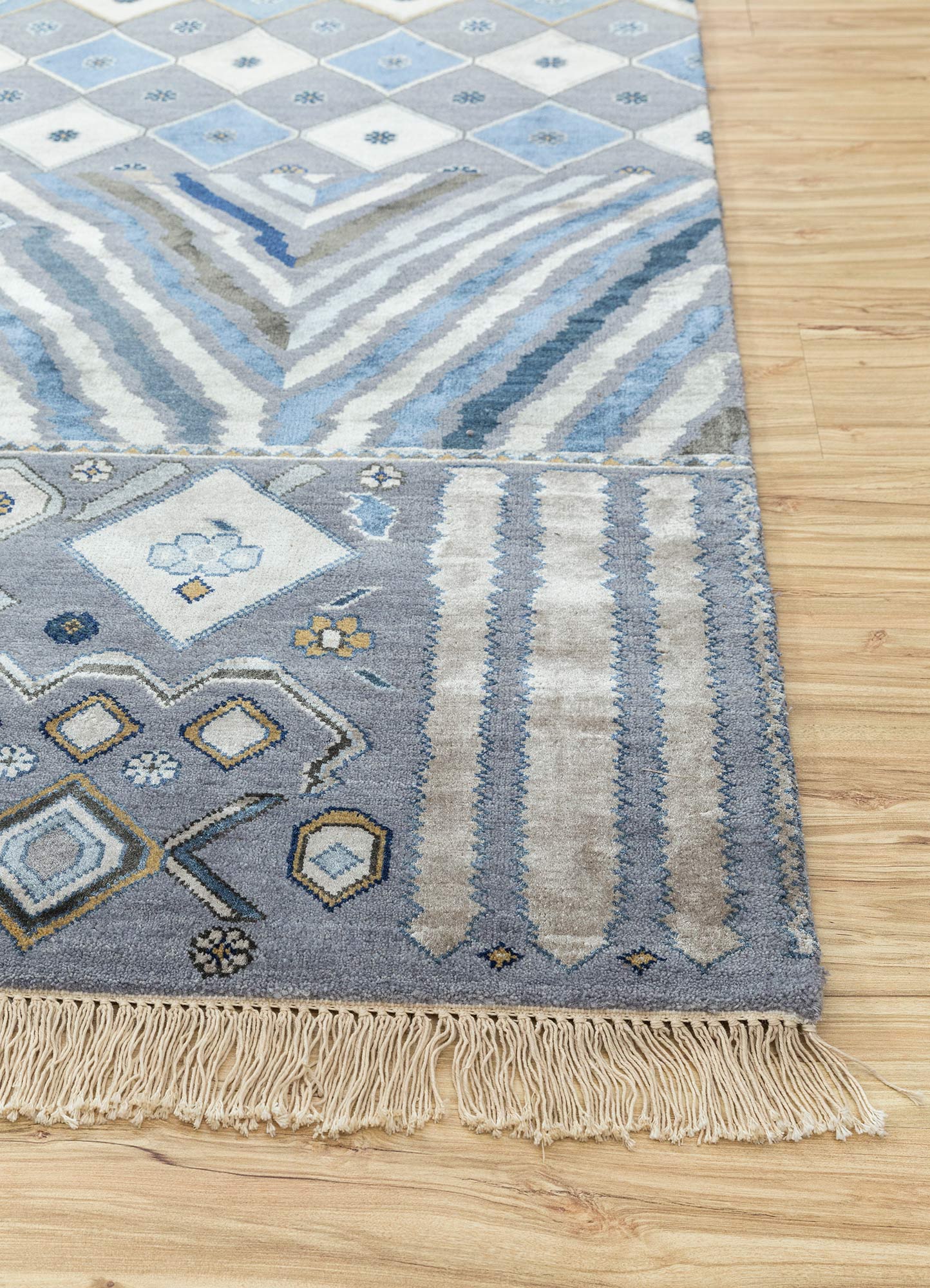 manchaha blue wool and bamboo silk Hand Knotted Rug - Corner manchaha blue wool and bamboo silk Hand Knotted Rug - Corner