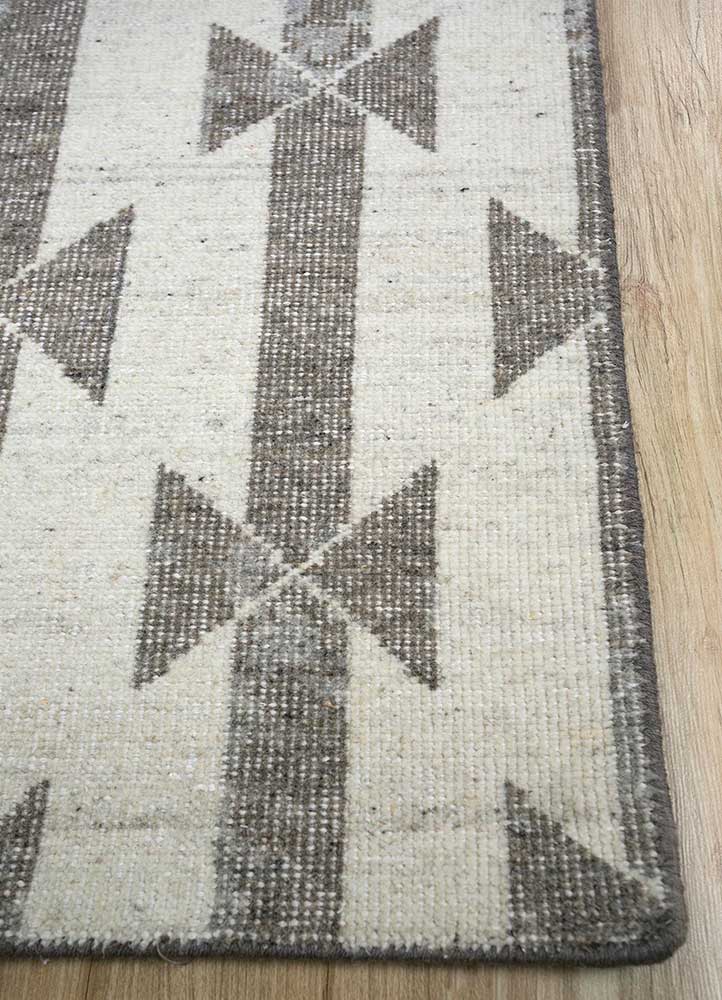 clan ivory wool Hand Knotted Rug - Corner