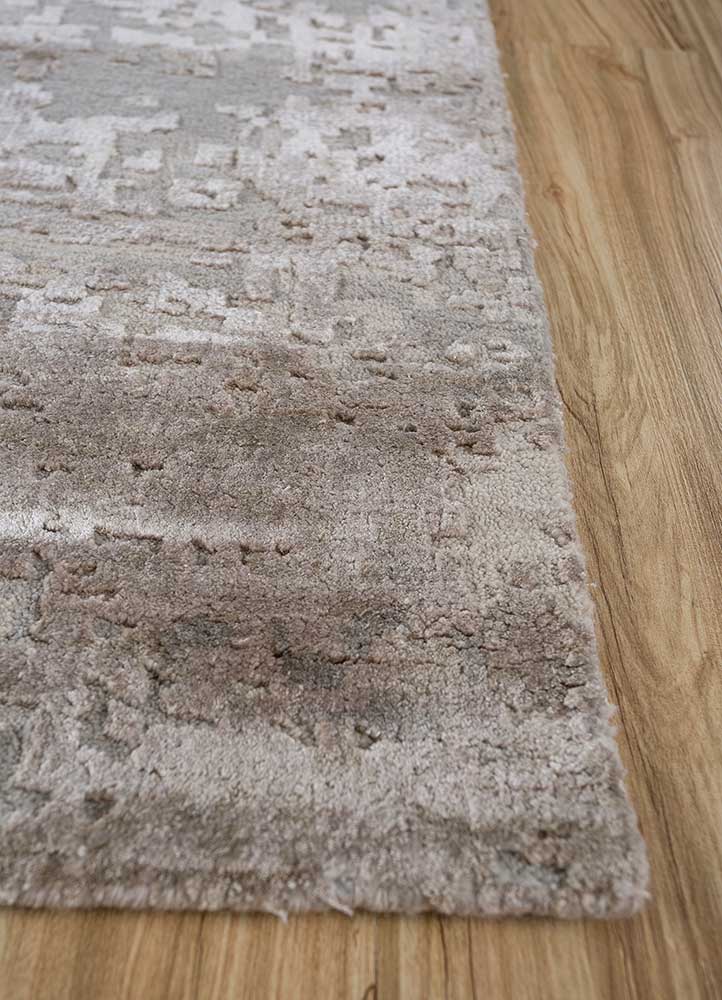 uvenuti ivory wool and bamboo silk Hand Knotted Rug - Corner