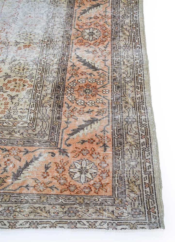 vintage gold wool Hand Knotted Rug - Corner vintage gold wool Hand Knotted Rug - Corner