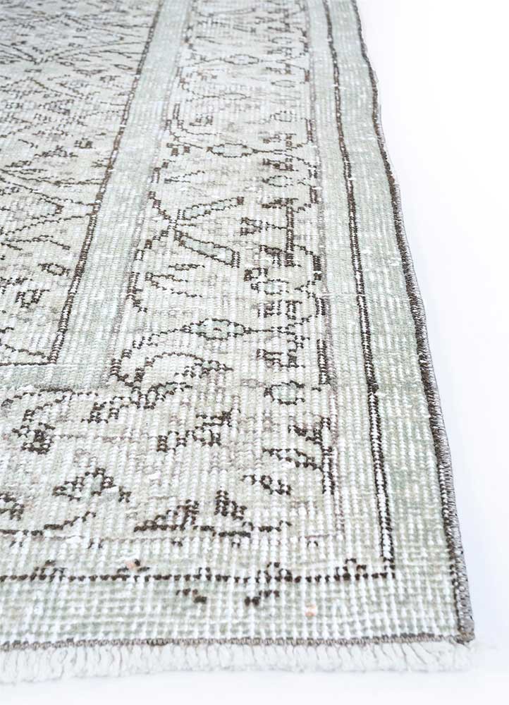 vintage green wool Hand Knotted Rug - Corner vintage green wool Hand Knotted Rug - Corner