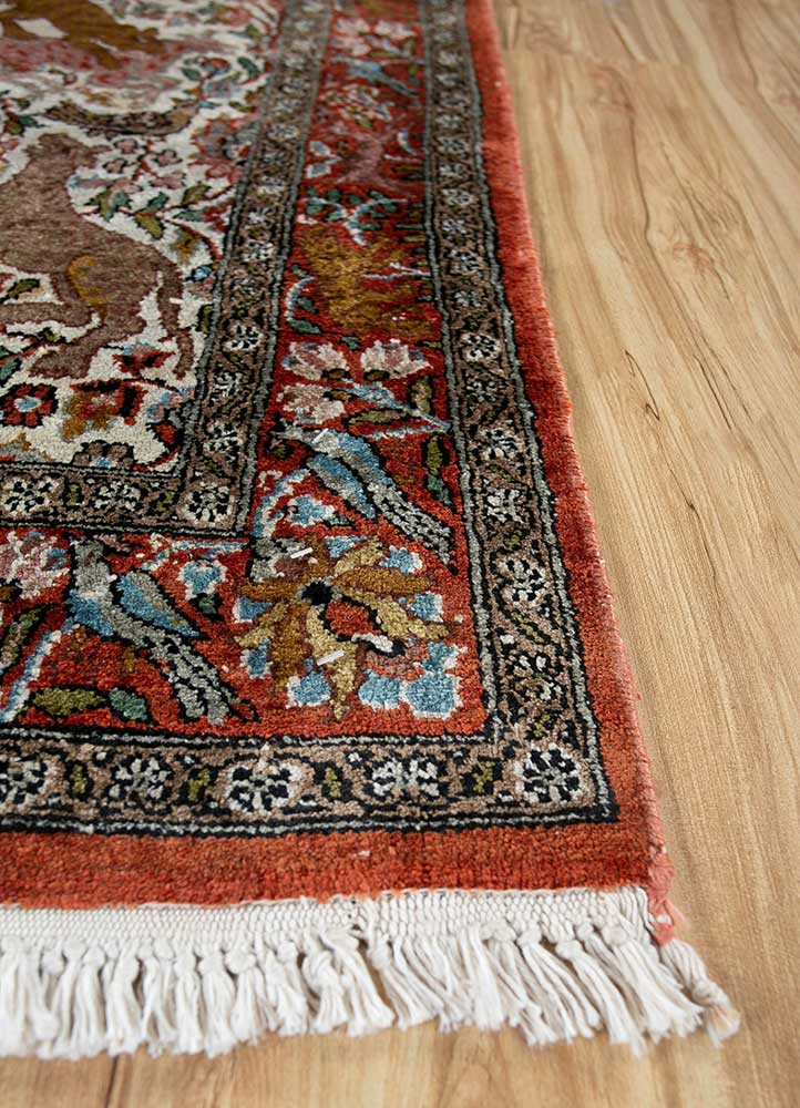 gulmarg ivory silk Hand Knotted Rug - Corner