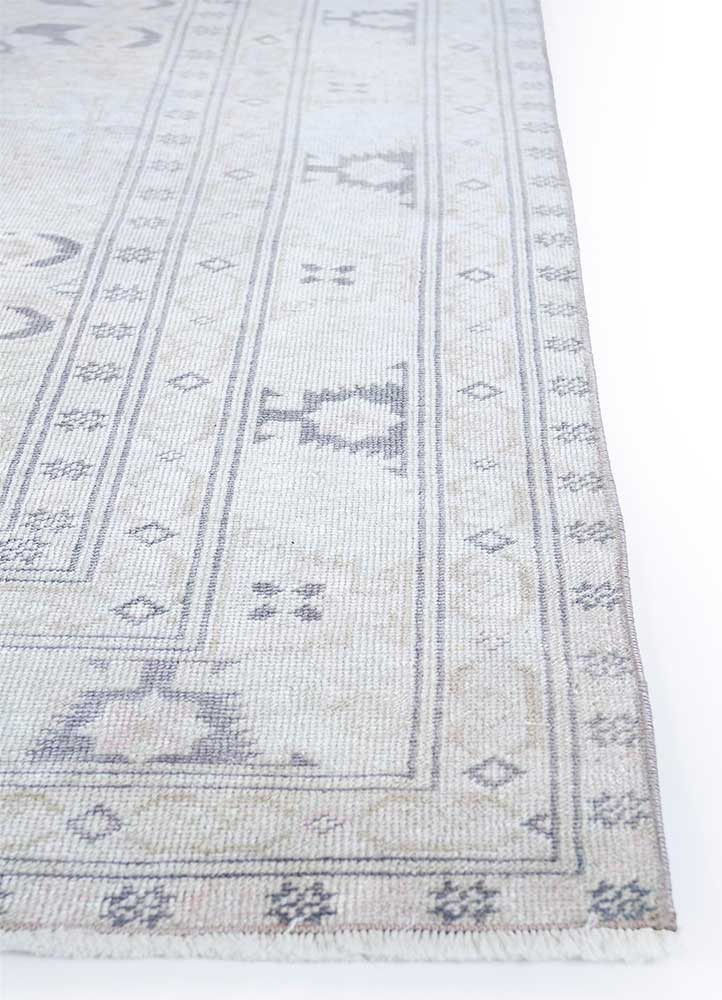 vintage ivory wool Hand Knotted Rug - Corner