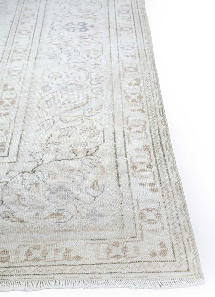 vintage ivory wool Hand Knotted Rug - Corner