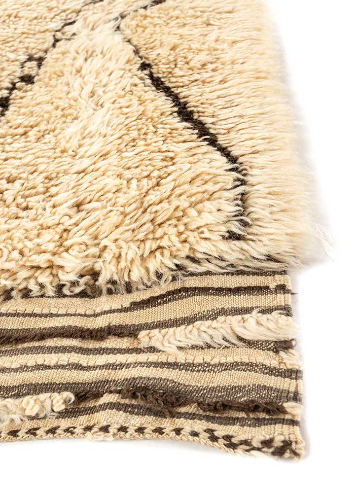 zuri gold wool Hand Knotted Rug - Corner