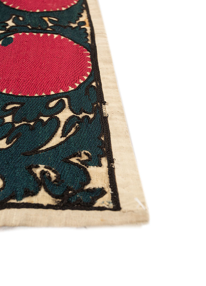 tapestry pink and purple wool Flat Weaves Rug - Corner tapestry pink and purple wool Flat Weaves Rug - Corner