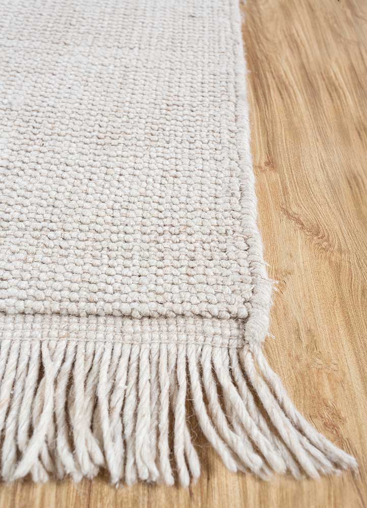 contour ivory wool Hand Loom Rug - Corner