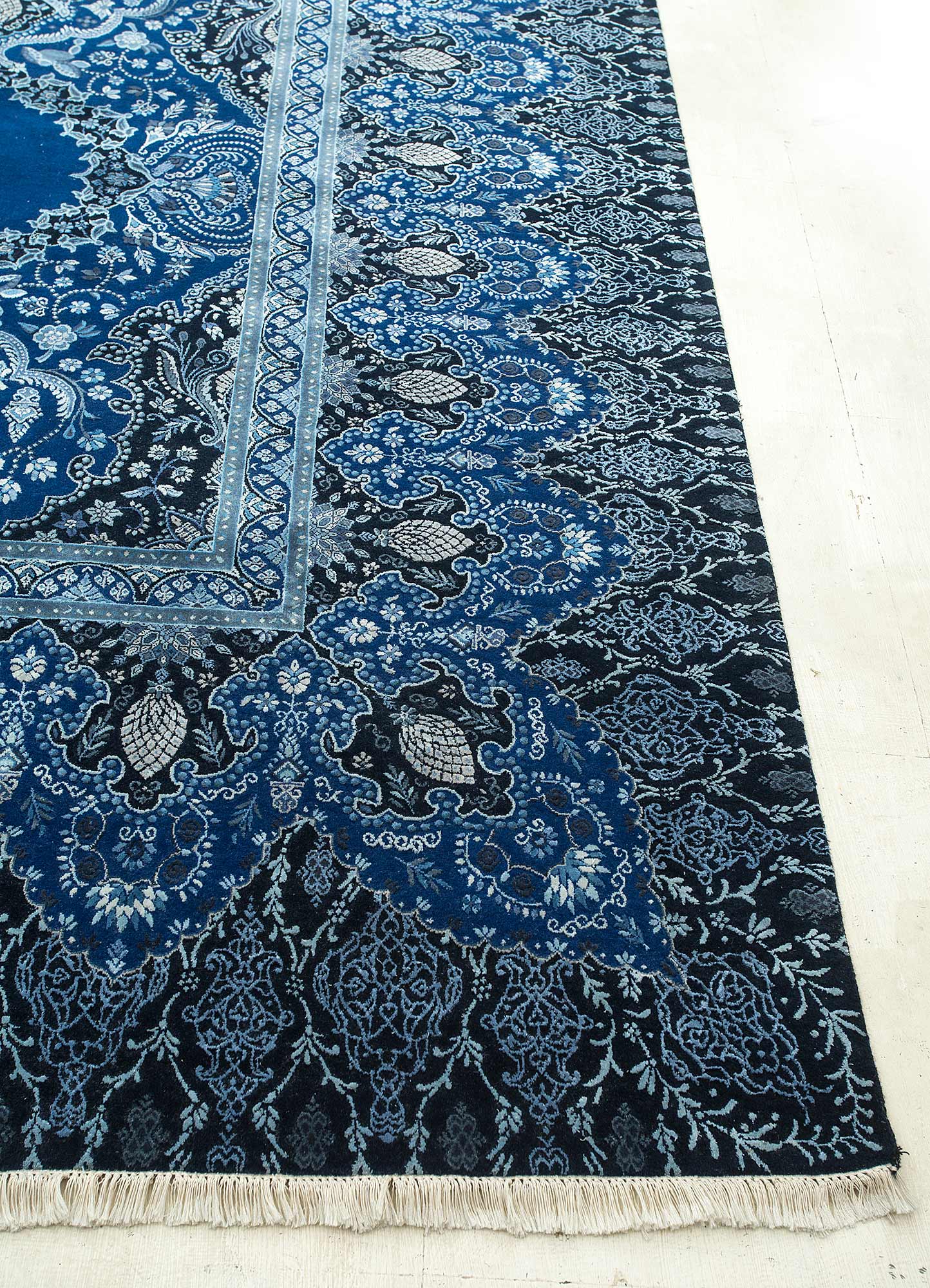 aurora blue wool and silk Hand Knotted Rug - Corner