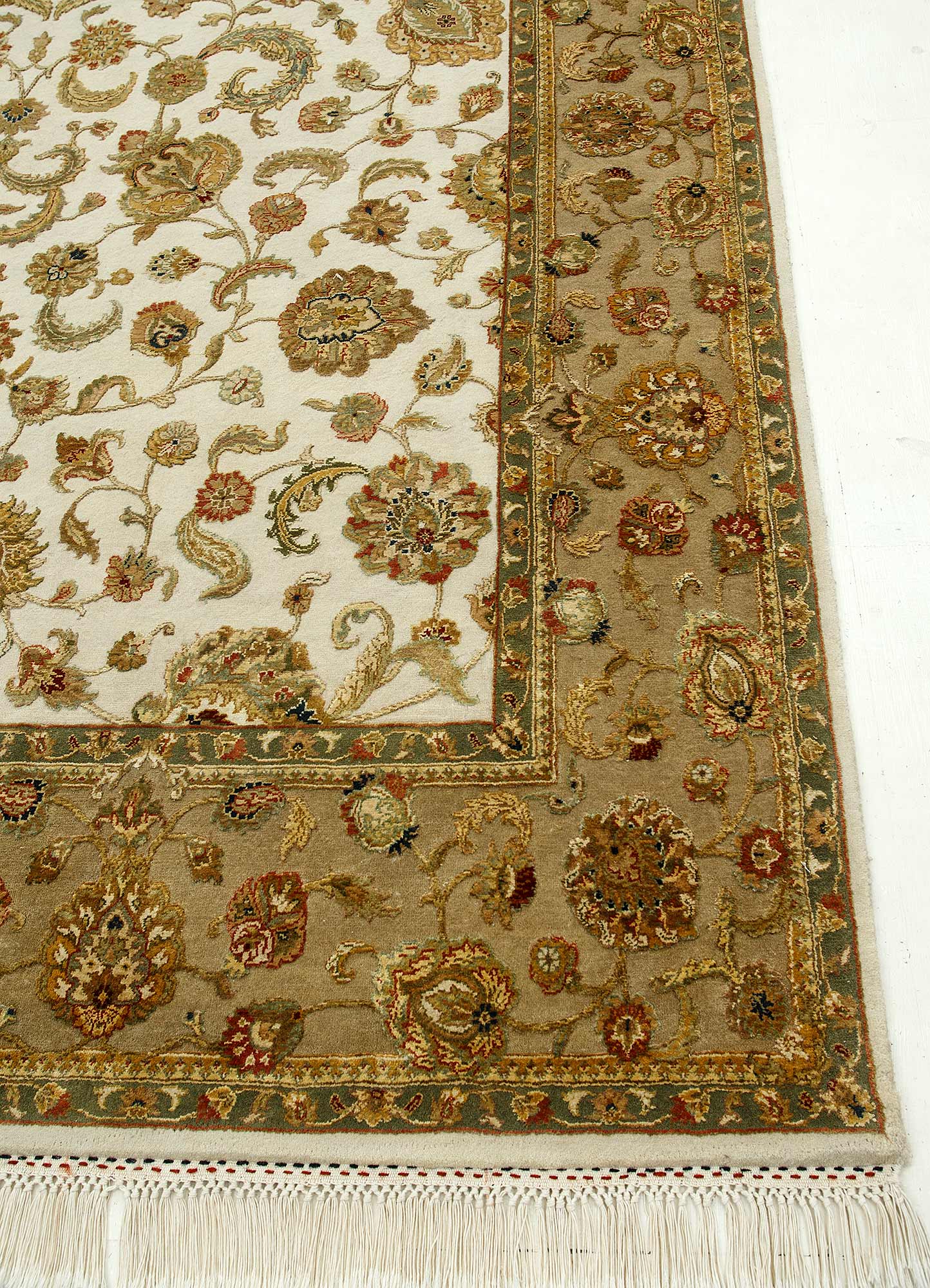 aurora ivory wool and silk Hand Knotted Rug - Corner