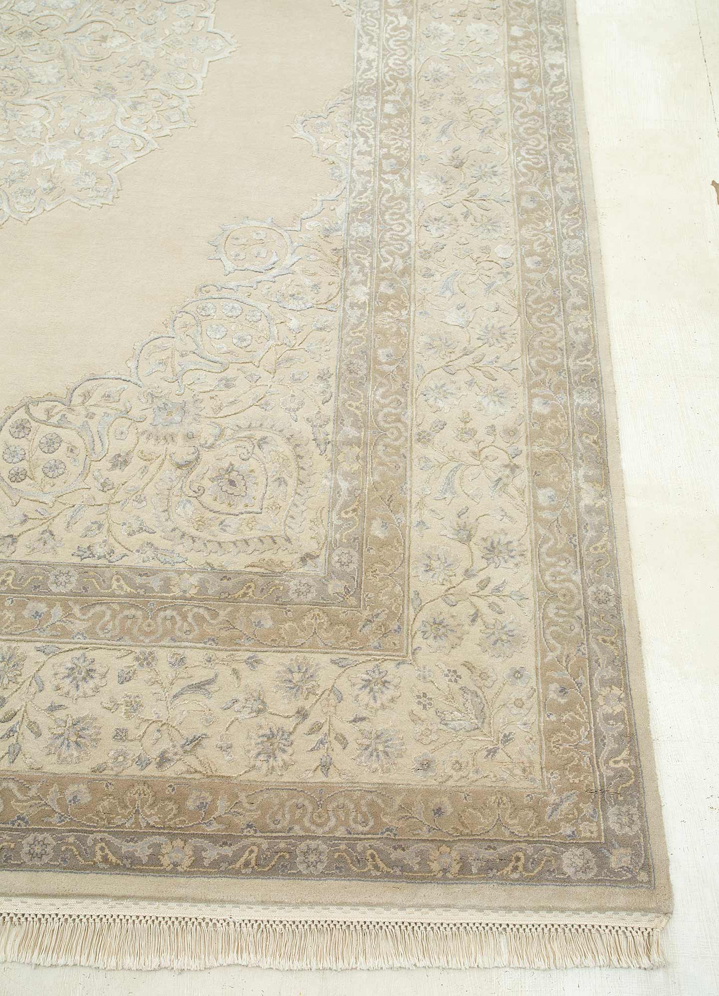 aurora ivory wool and silk Hand Knotted Rug - Corner