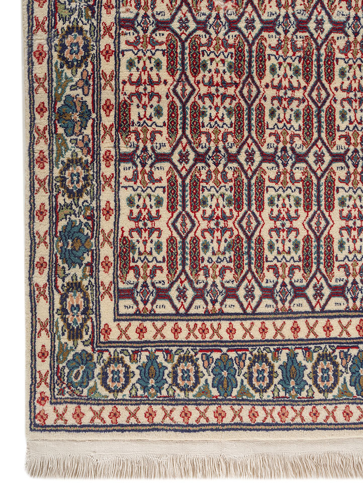 amani ivory wool Hand Knotted Rug - Corner