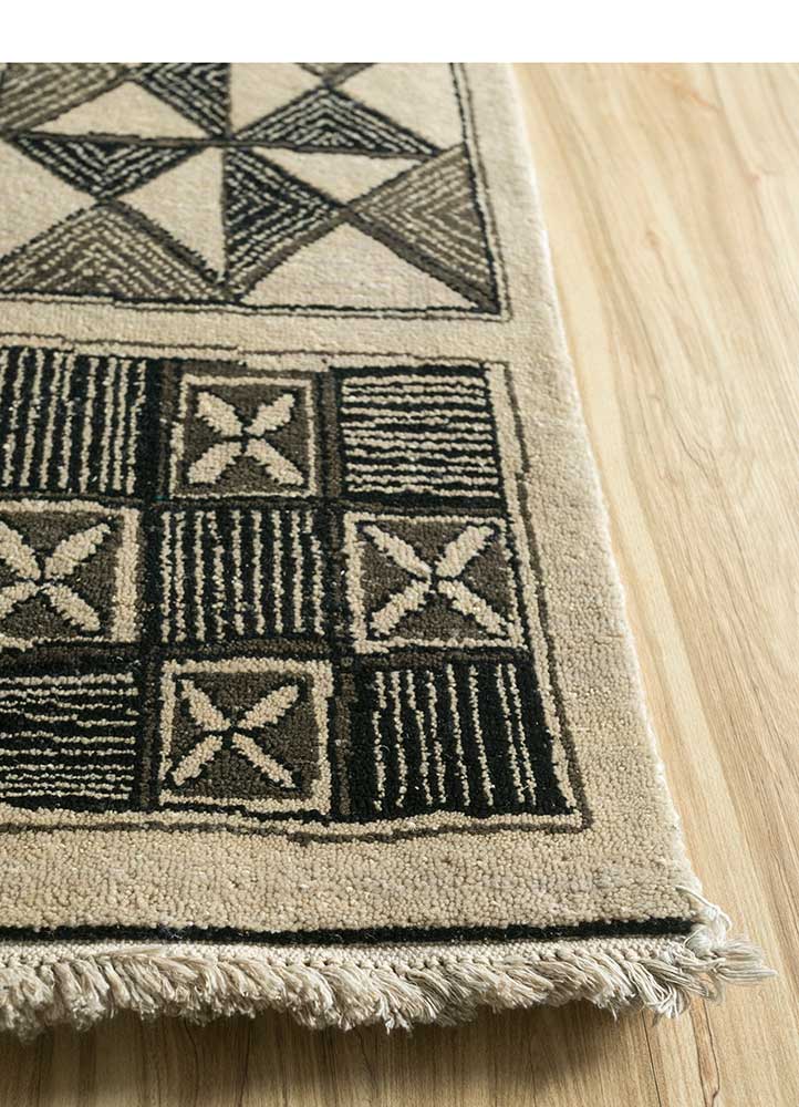 clan ivory wool Hand Knotted Rug - Corner