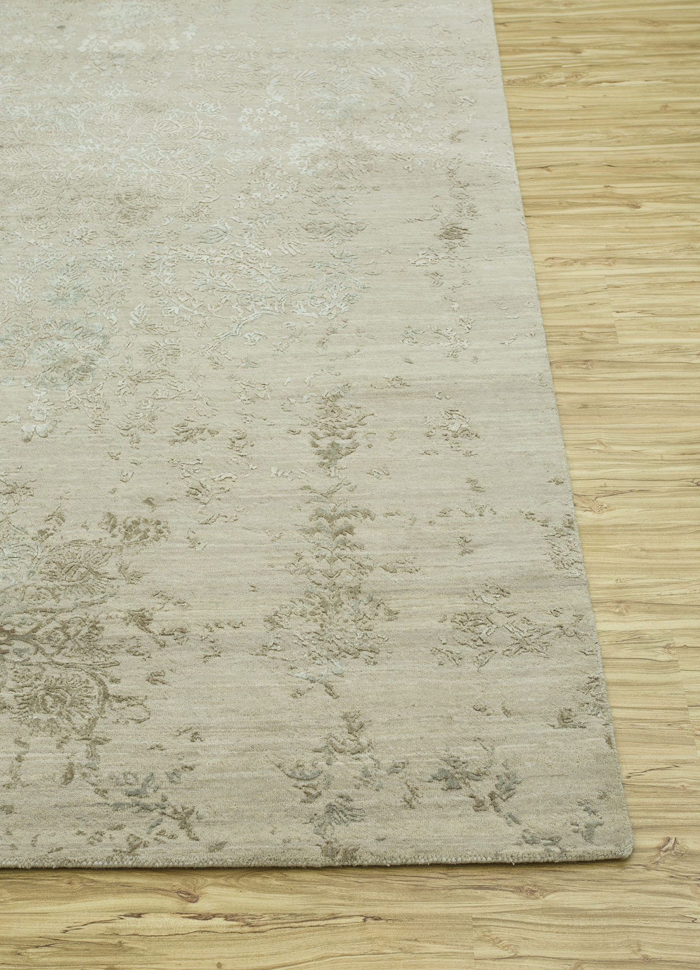 far east ivory wool and bamboo silk Hand Knotted Rug - Corner