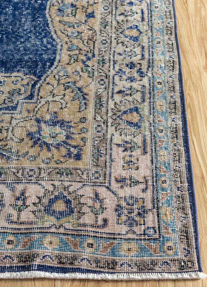 vintage blue wool Hand Knotted Rug - Corner