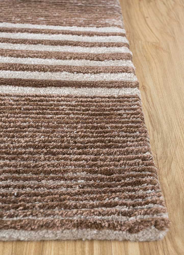 acar ivory wool and viscose Hand Tufted Rug - Corner