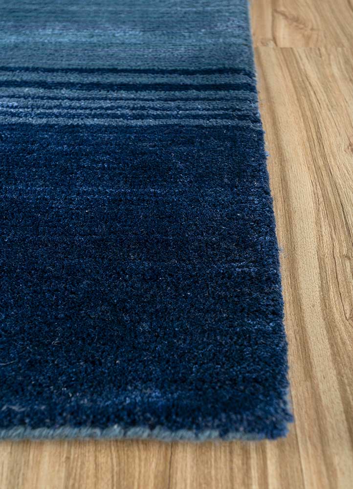 white noise blue wool and viscose Hand Tufted Rug - Corner