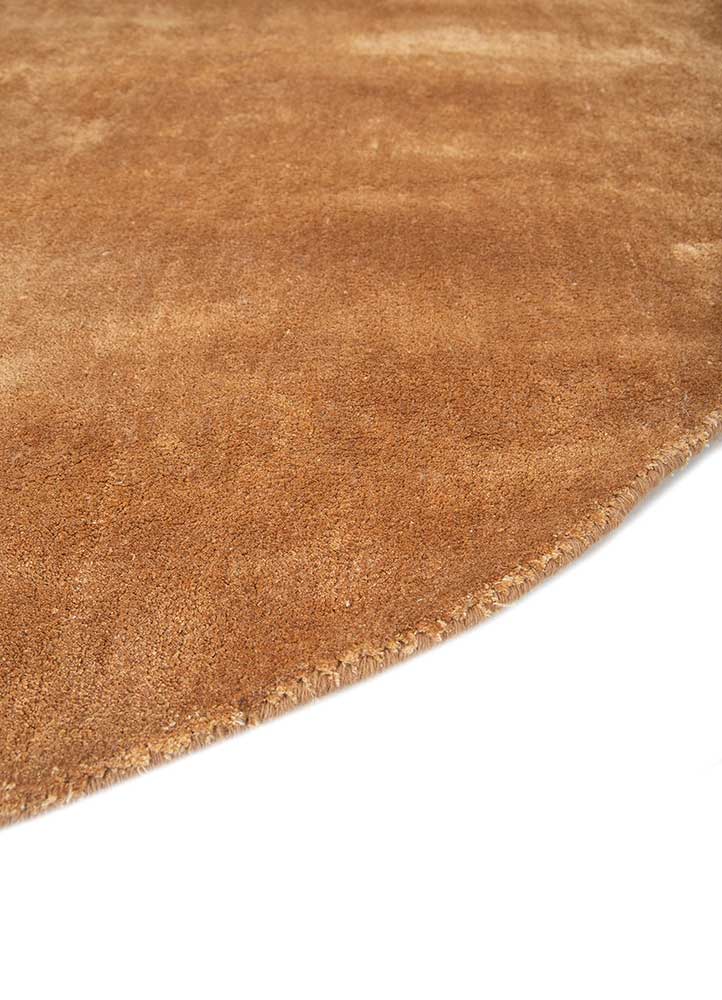 come around gold viscose Hand Tufted Rug - Corner