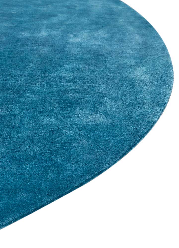 come around blue viscose Hand Tufted Rug - Corner