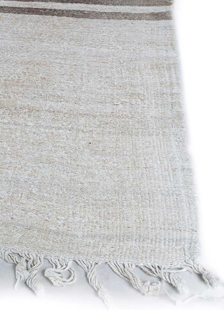 clan ivory wool Hand Knotted Rug - Corner