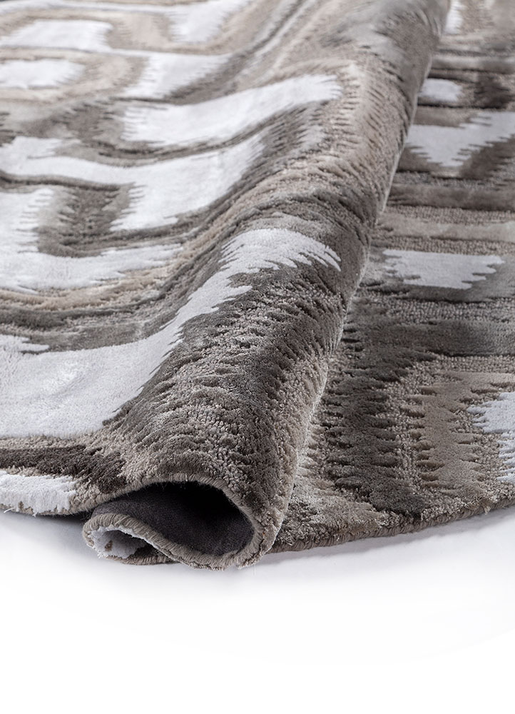 mythos grey and black wool and viscose Hand Tufted Rug - FloorShot