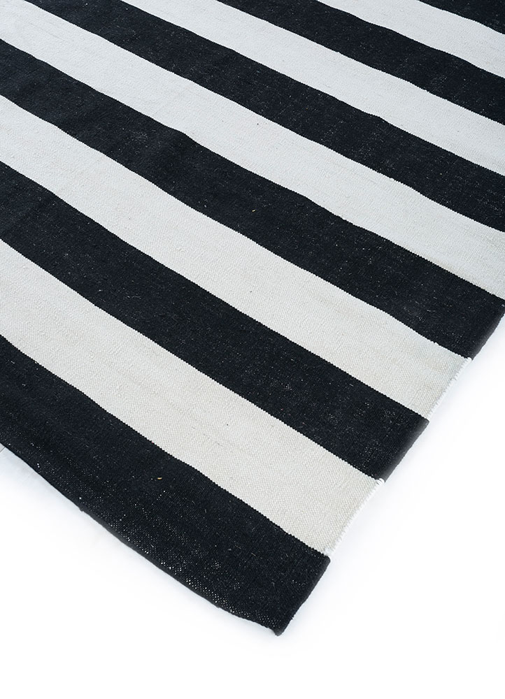 alhambra grey and black wool Flat Weaves Rug - FloorShot alhambra grey and black wool Flat Weaves Rug - FloorShot