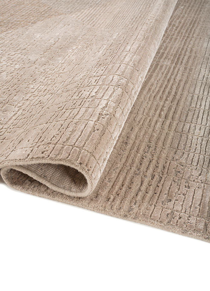aprezo ivory wool and bamboo silk Hand Knotted Rug - FloorShot