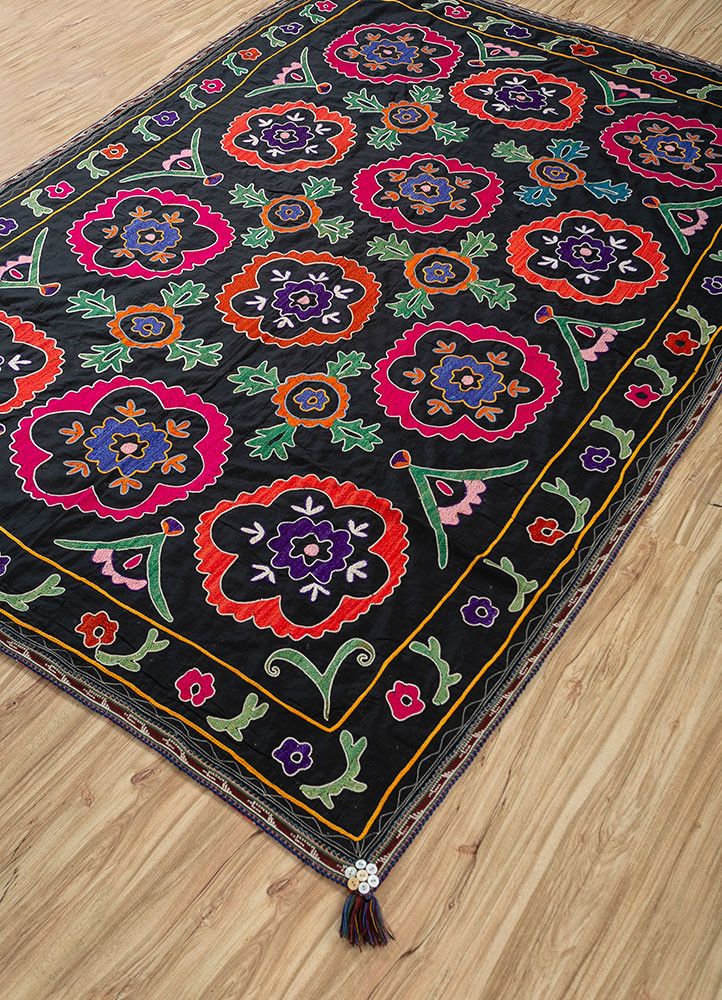 jean grey and black cotton Hand Loom Rug - FloorShot jean grey and black cotton Hand Loom Rug - FloorShot