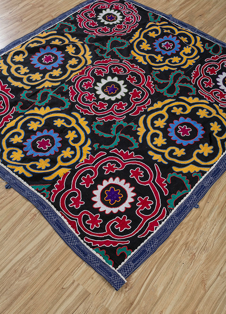 jean grey and black cotton Hand Loom Rug - FloorShot jean grey and black cotton Hand Loom Rug - FloorShot