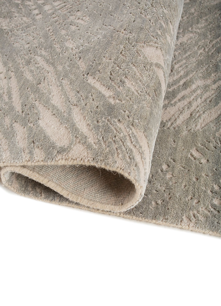 aprezo ivory wool and silk Hand Knotted Rug - FloorShot