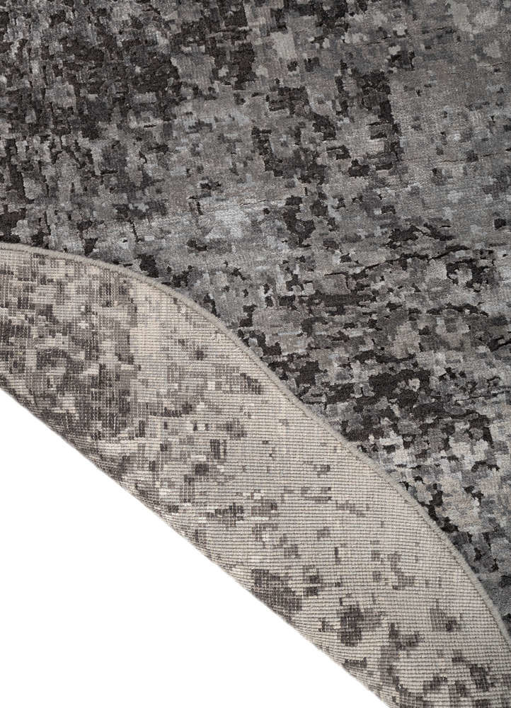 aprezo grey and black wool and bamboo silk Hand Knotted Rug - Perspective aprezo grey and black wool and bamboo silk Hand Knotted Rug - Perspective